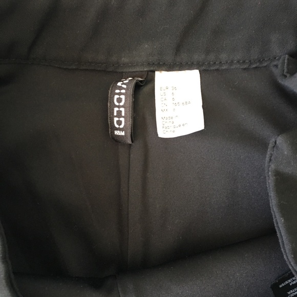 H&M Divided scalloped highwaisted black shorts sz0 - Picture 3 of 5